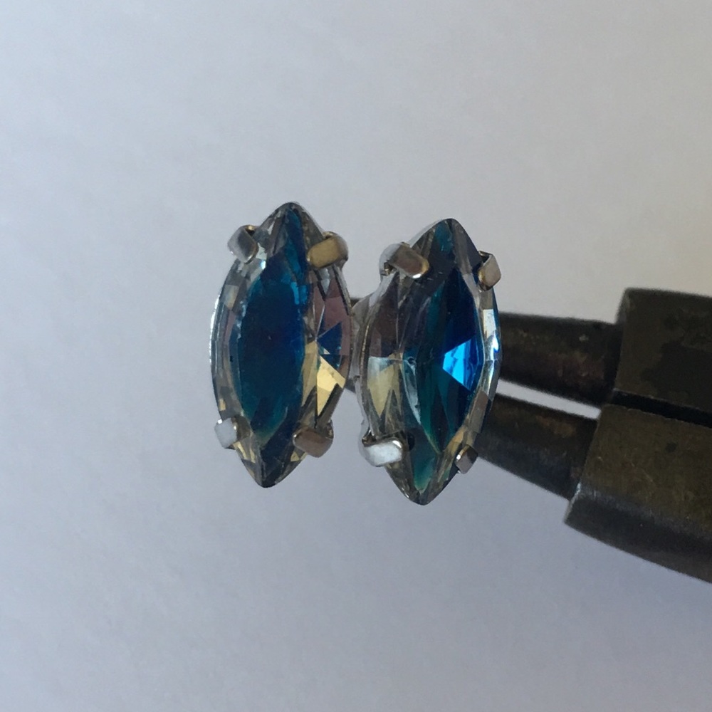 elegant blue ombre stud earrings